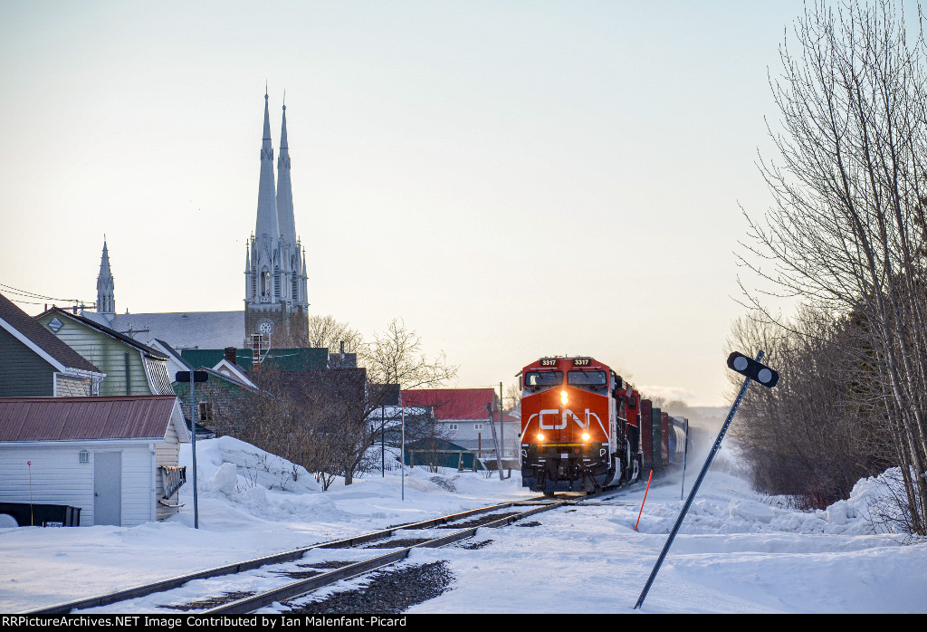 CN 3317 leads 562 in Val-Brillant